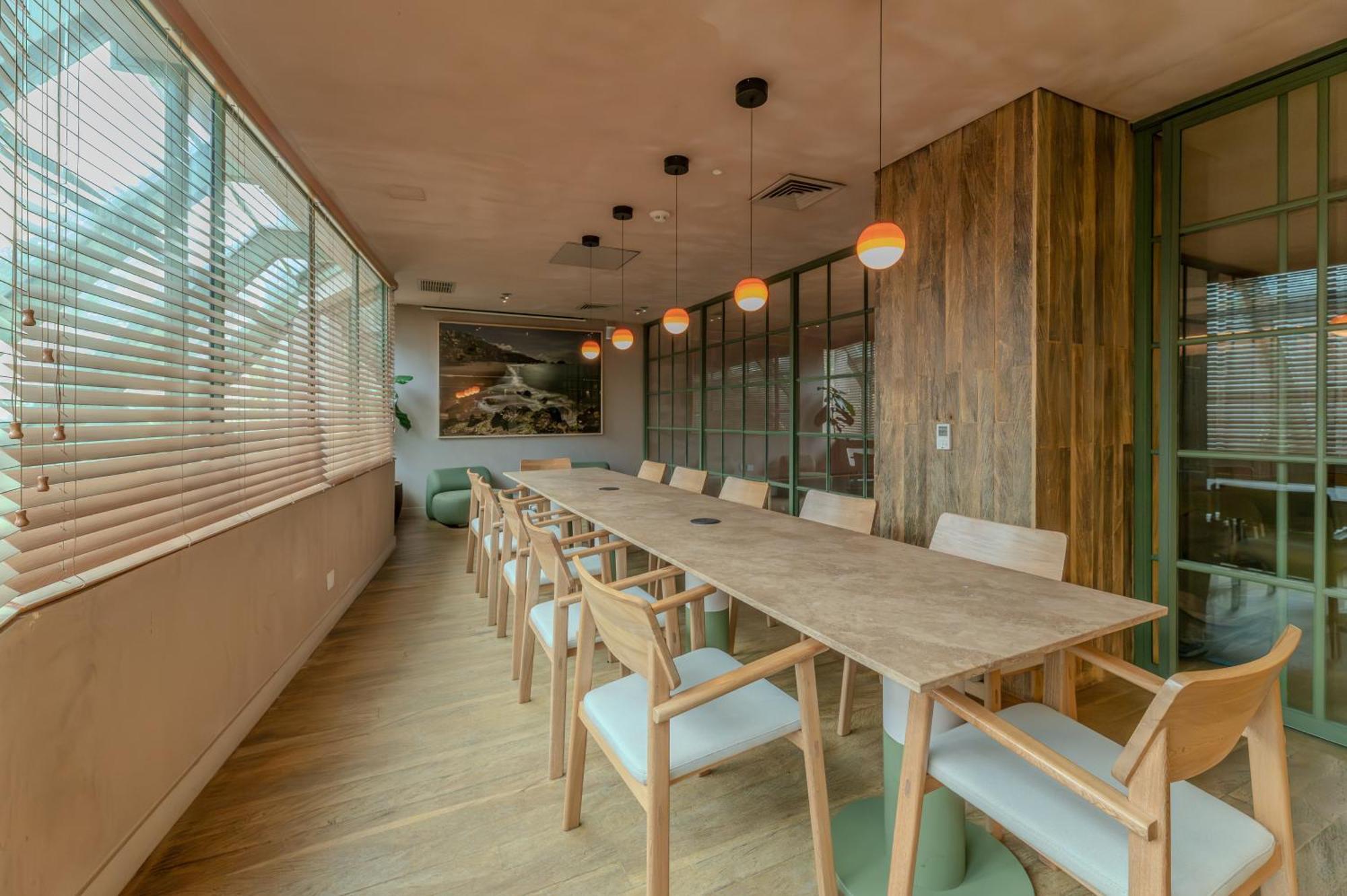מדיין The Charlee Hotel מראה חיצוני תמונה