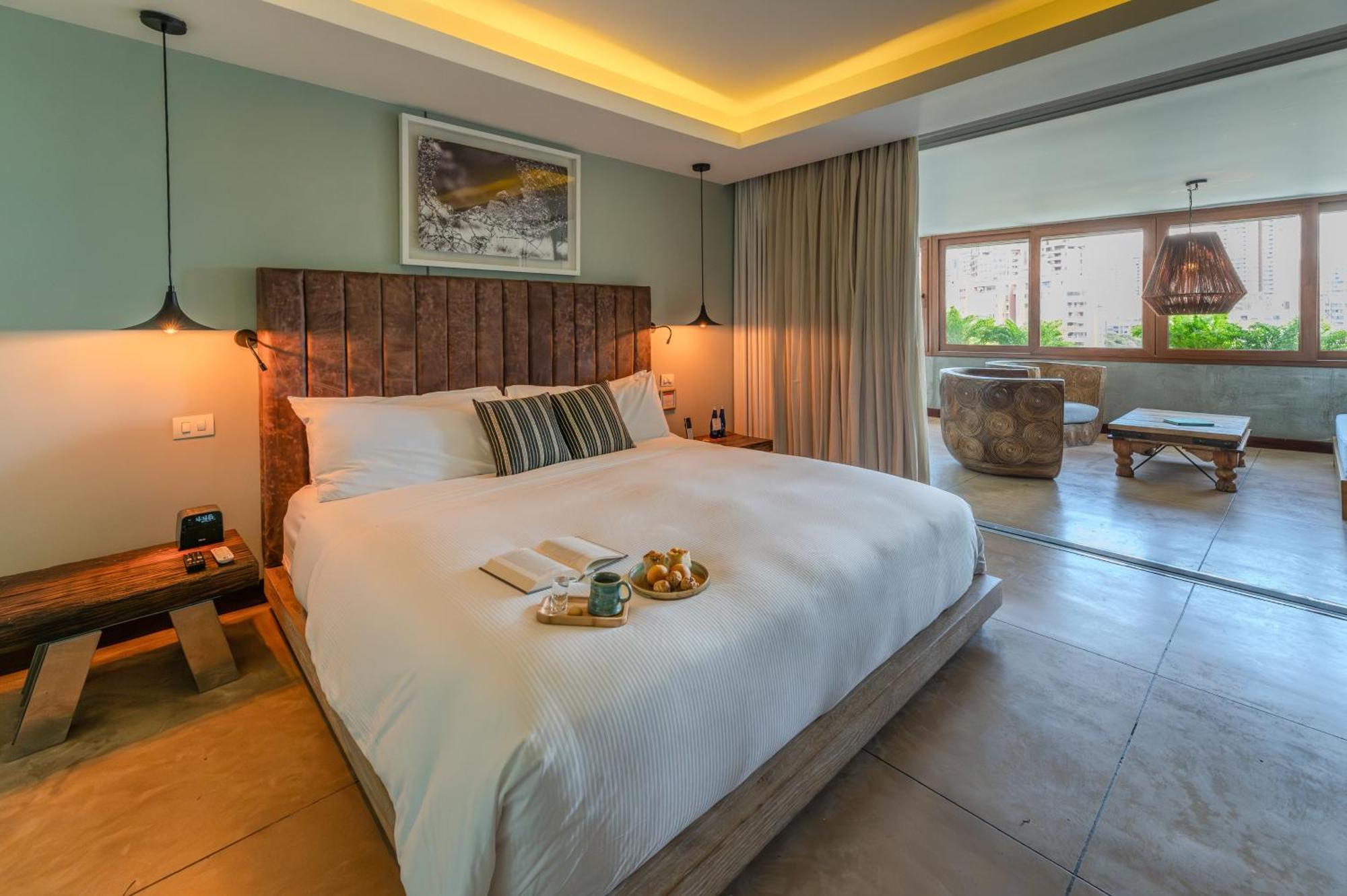 מדיין The Charlee Hotel מראה חיצוני תמונה