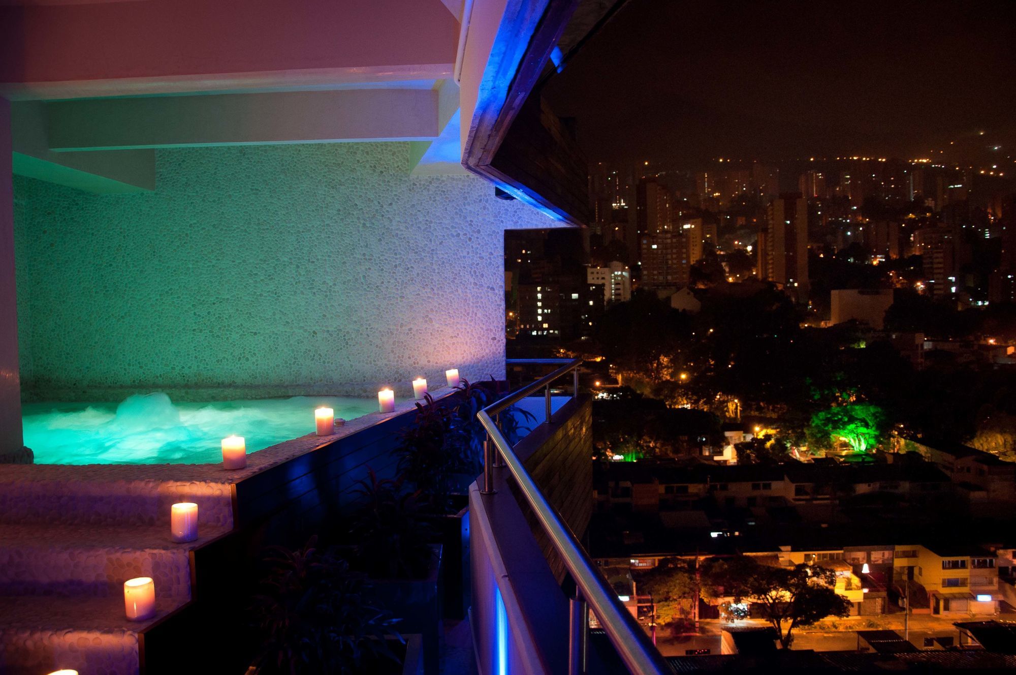 מדיין The Charlee Hotel מראה חיצוני תמונה